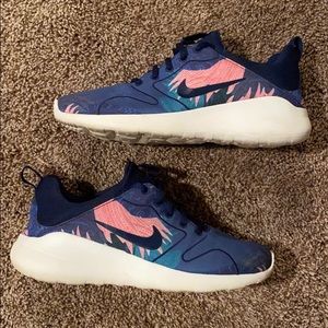 Nike tropical sneakers sz 9.5